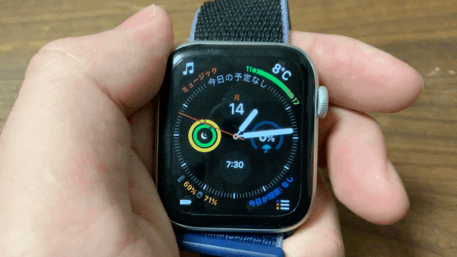 Apple Watchのサイドボタンを押しっぱなしにしてDigital Crownを押す