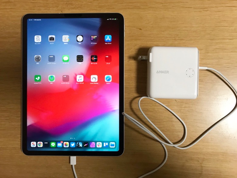 PowerCore Fusion Power Delivery - iPad充電中
